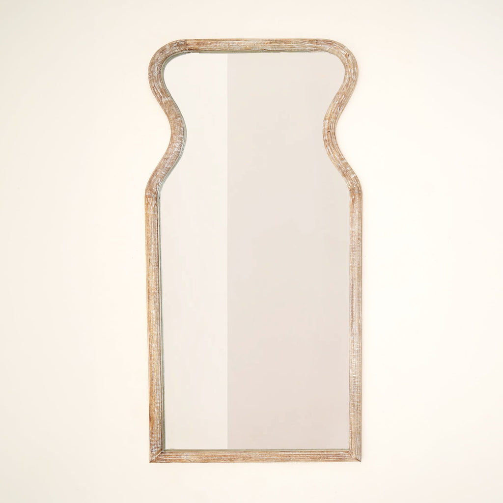 Wandspiegel met gebogen hals in antiek wit mangohouten frame