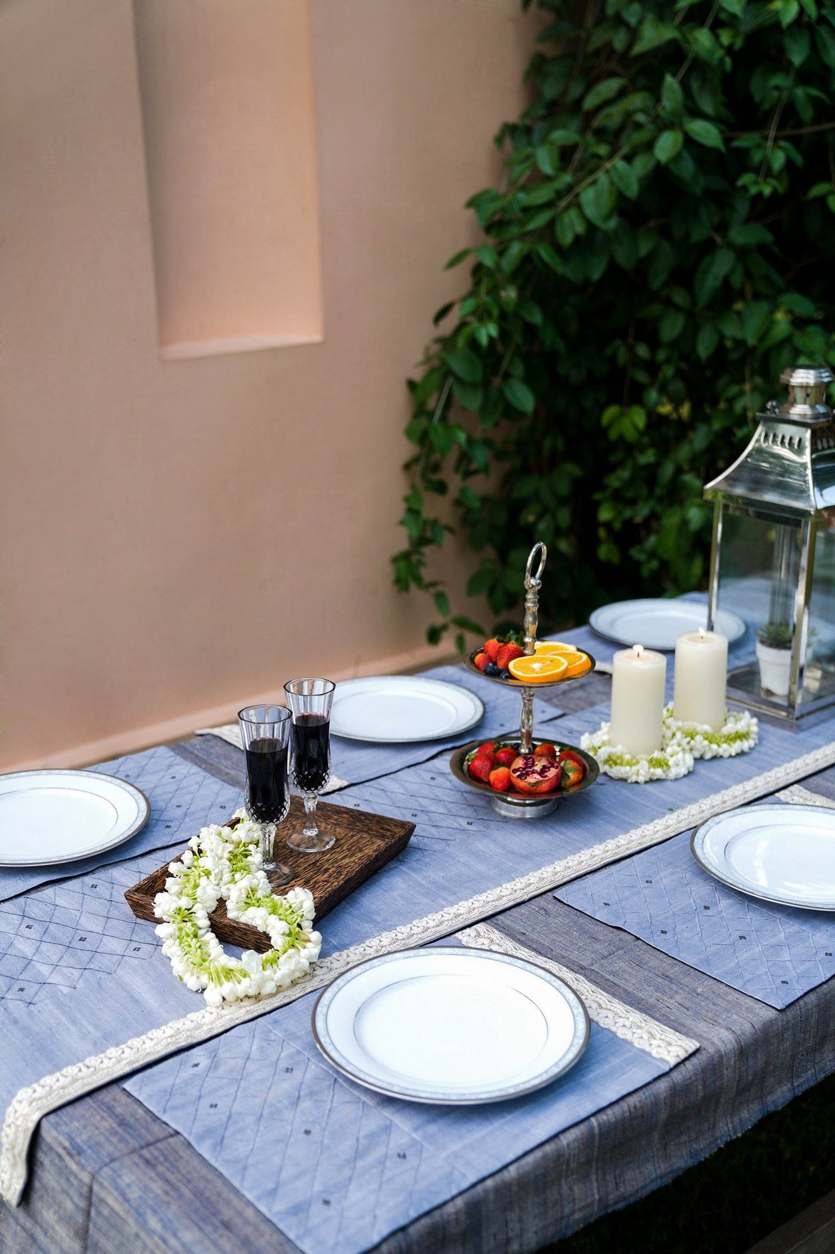 Dupion Zijden Handgeborduurde Tafelloper Met 6 Placemats - Blauw