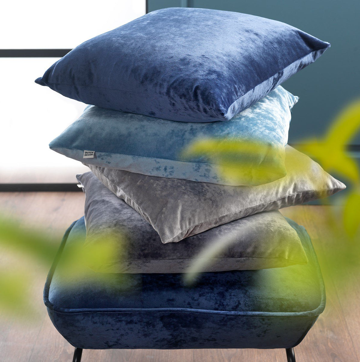 Dutch Decor SKY - Kussen 45x45 cm - Fluweel - Insignia Blauw - Blauw