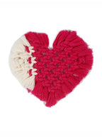 Tweekleurige hartvormige onderzetters – macrame geweven textiel – set van 2