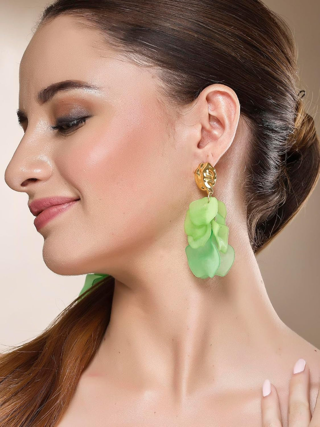 Eigentijdse groene oorbellen – mode-sieraden – vergulde afwerking – winkeleenheden