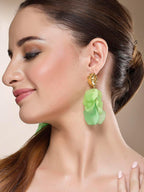 Eigentijdse groene oorbellen – mode-sieraden – vergulde afwerking – winkeleenheden
