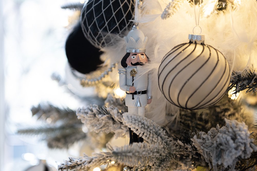 Kersthanger Notenkraker 15 cm Wit Kunststof Kerstbal