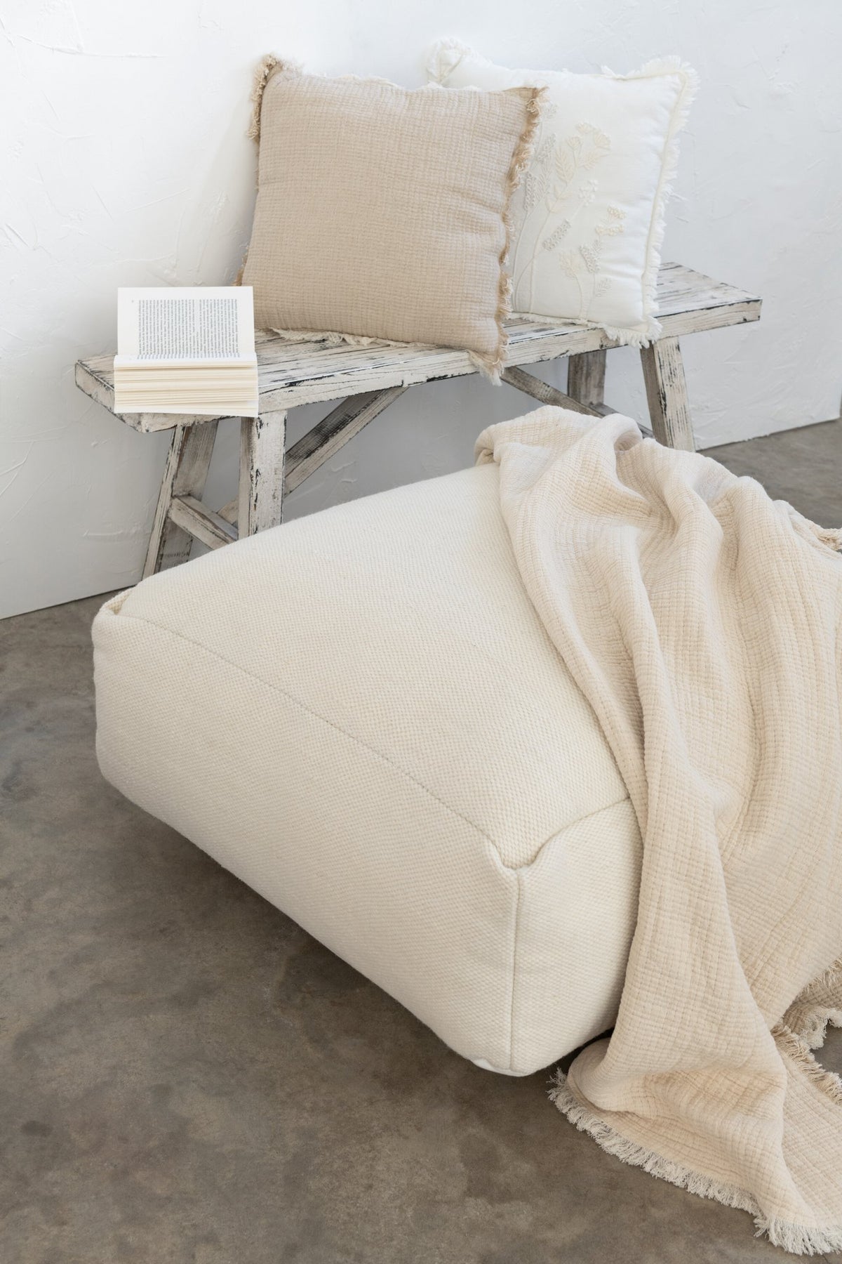 J-Line kussen Franjes Mousseline - katoen - lichtbeige