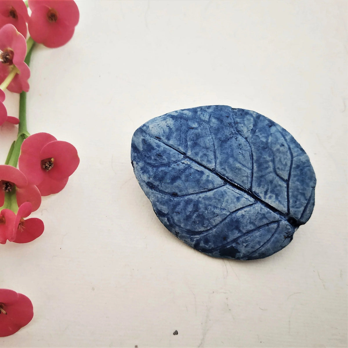 Blauwe bladbroche