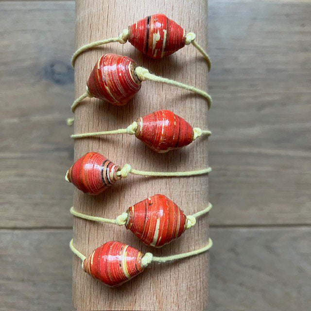 Luna -Leena Bracelet Oval Red - één maat volwassen - gemaakt van bestaande armbanden van Nepal
