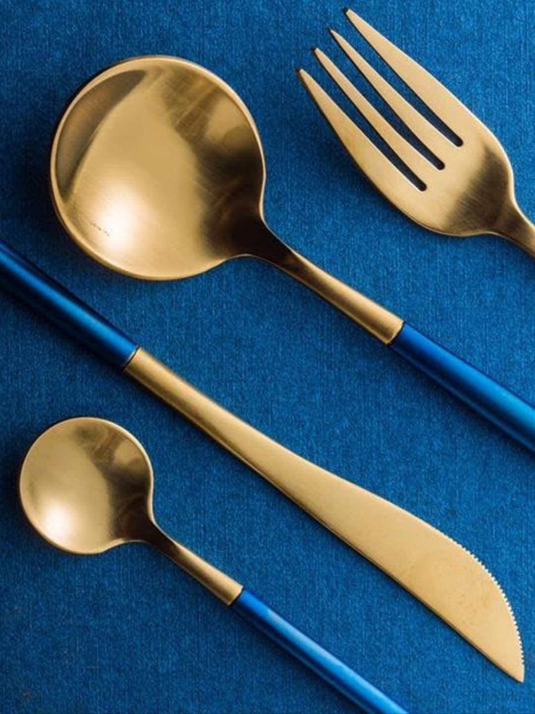 4-delige blauw- en goudkleurige bestekset – roestvrijstalen bestek – tweekleurige afwerking