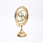 Klassiek gouden armillairsfeer decoratief beeldhouwwerk