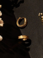 Hoepel oorbellen | Loop Tone Finish Hendel Achtersluiting | Goud