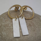 Ronde oorbel met schelp hanger
