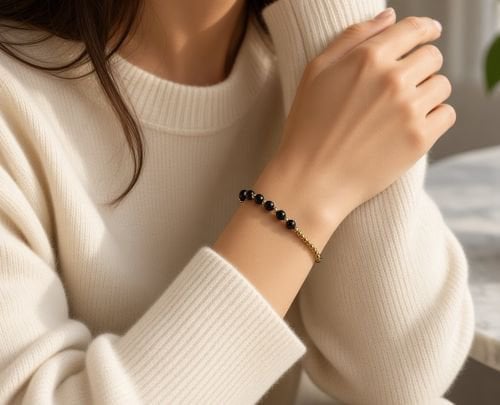 Dames armband Onyx 8 mm met RVS goudkleurige kralen
