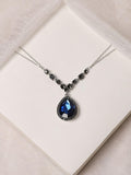 Ketting met blauwe stenen – verzilverde legeringssieraden – lengte 42 cm