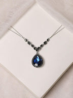 Ketting met blauwe stenen – verzilverde legeringssieraden – lengte 42 cm