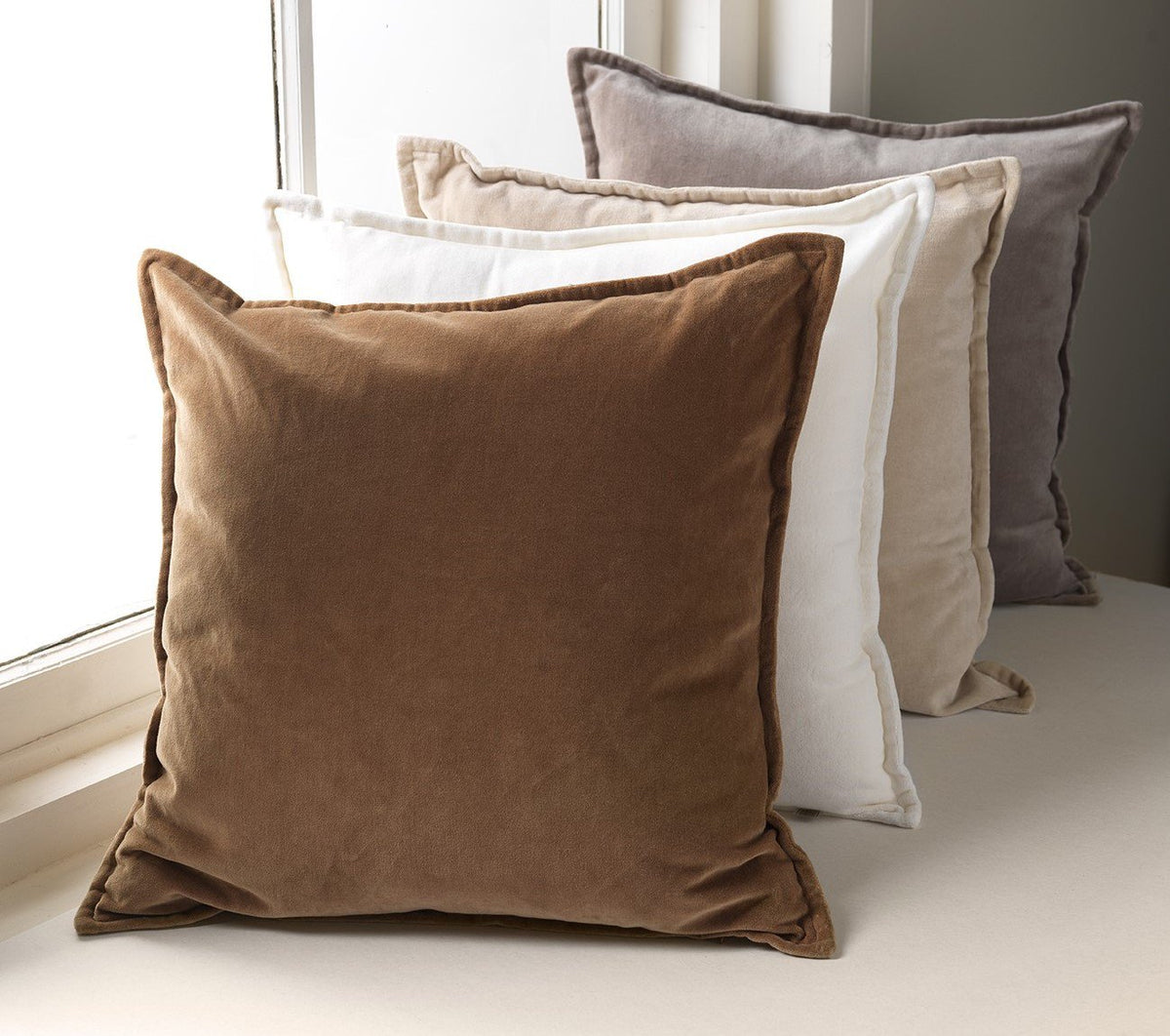 Nederlands decor Caith - Decoratief kussen 50x50 cm - 100% katoenen velours - Sneeuwwit - Wit