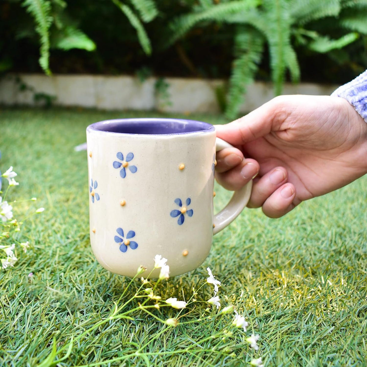 Keramische mok – handgemaakte milieuvriendelijke klei – lavendelgeel bloemmotief – 240 ML