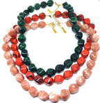 Ketting gemaakt van imitatie edelsteenklompjes