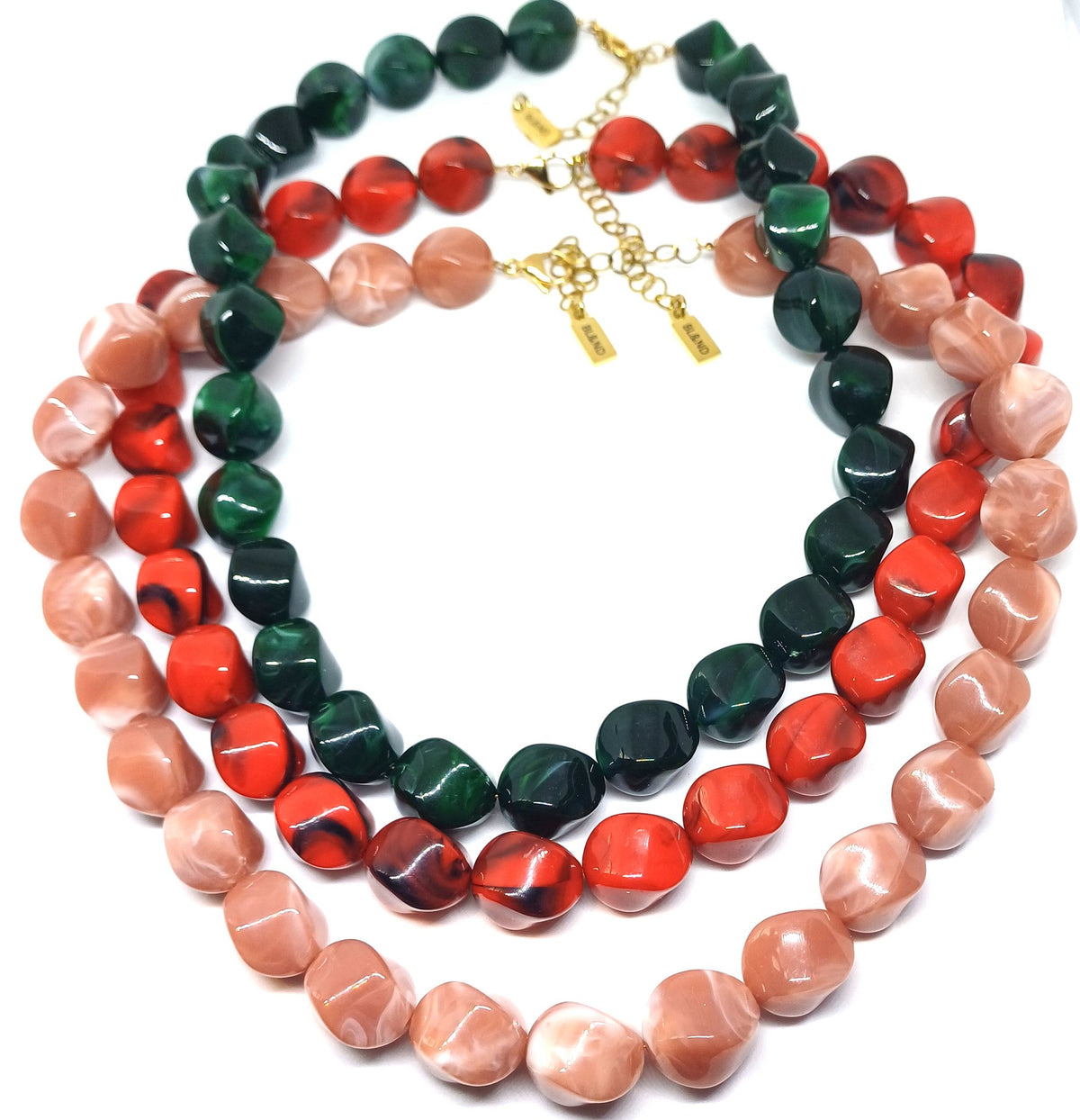 Ketting gemaakt van imitatie edelsteenklompjes
