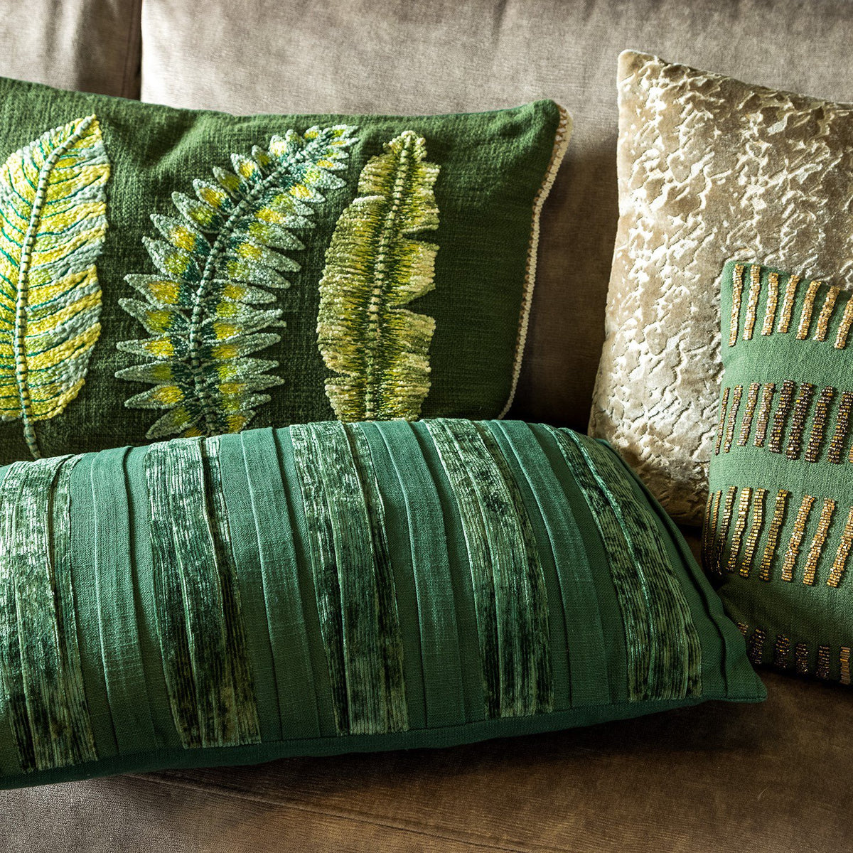 Fernando | Kussen | 40x60 cm bieslook | Groen | Hoii | Met luxe binnenkussen