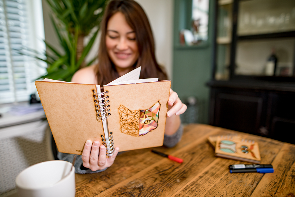 Duurzaam Houten Notitieboek – Komoni – Cat – Kat – Gerecycled papier – Navulbaar