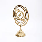 Klassiek gouden armillairsfeer decoratief beeldhouwwerk