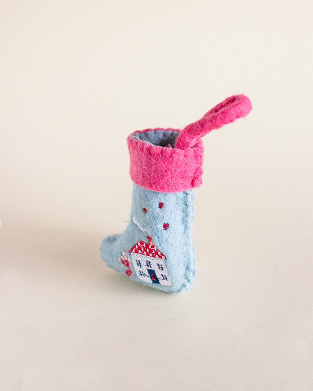 Kerstornament | Geborduurde viltkous Happy Home