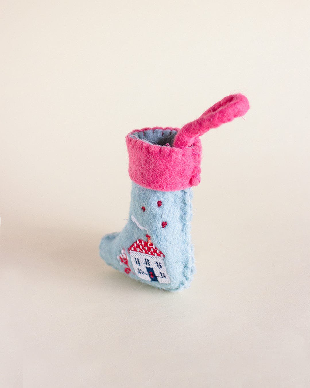 Kerstornament | Geborduurde viltkous Happy Home
