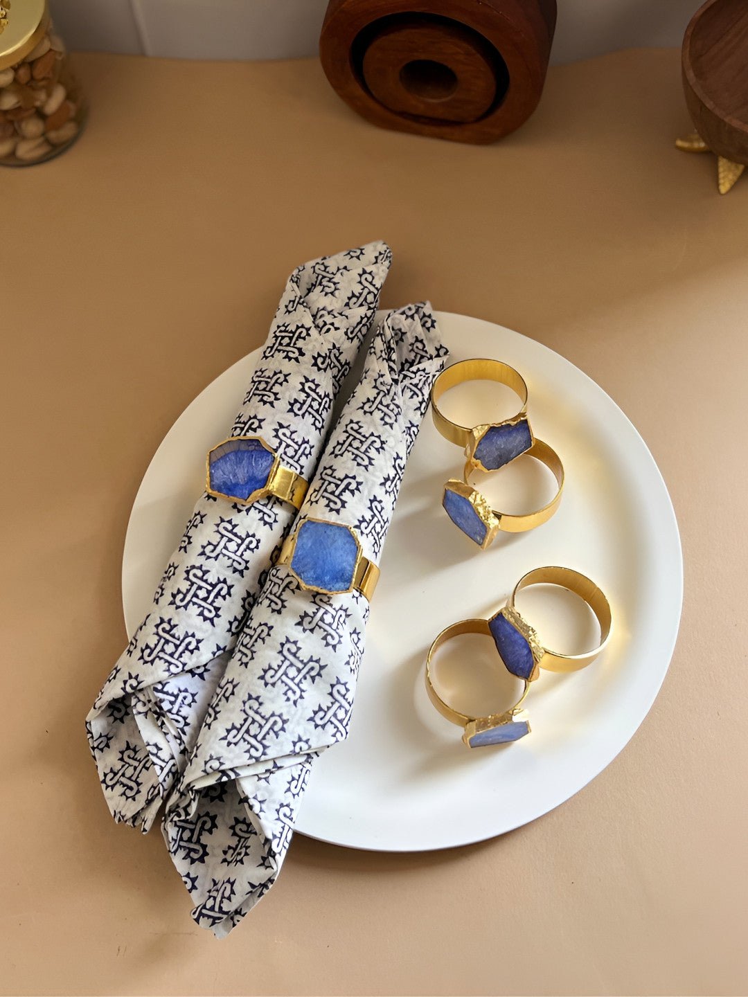 Blauw- en goudkleurige kristallen agaat servetringen – eetservies – metaal, met agaat verfraaid – 6-delige set