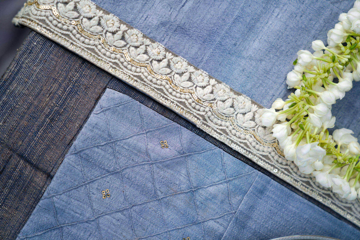 Dupion Zijden Handgeborduurde Tafelloper Met 6 Placemats - Blauw