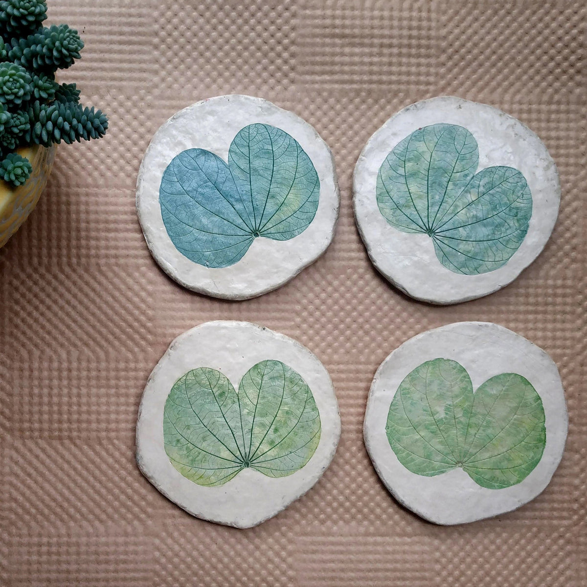 Onderzetters van papier-maché-Kachnar-blad
