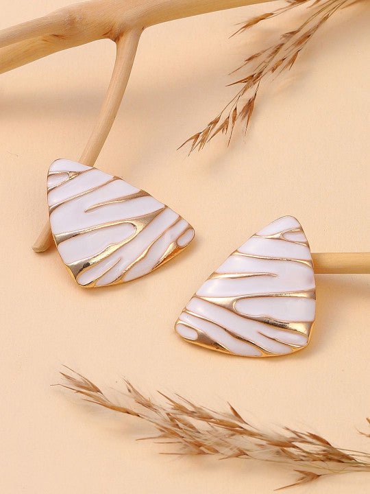 Witte oorknopjes – mode-sieraden – vergulde afwerking