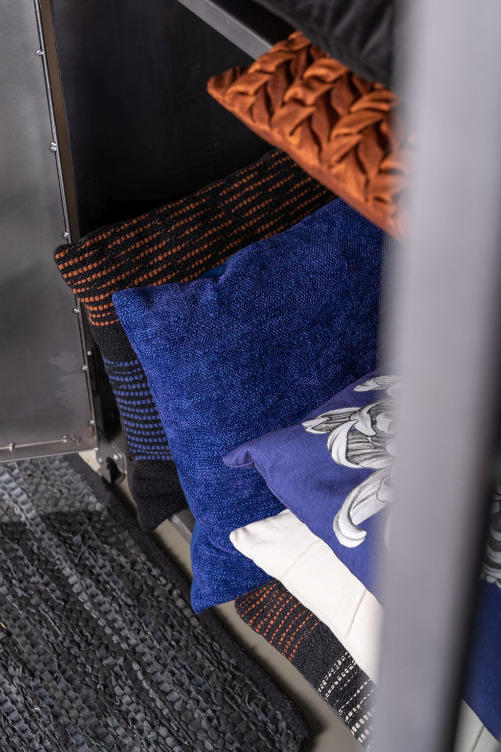 New Woven Stripes kussen zwart multi 45x45cm
