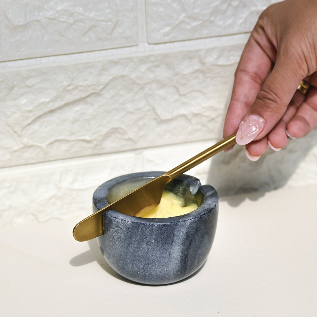 Marmeren botervloot met gouden mes