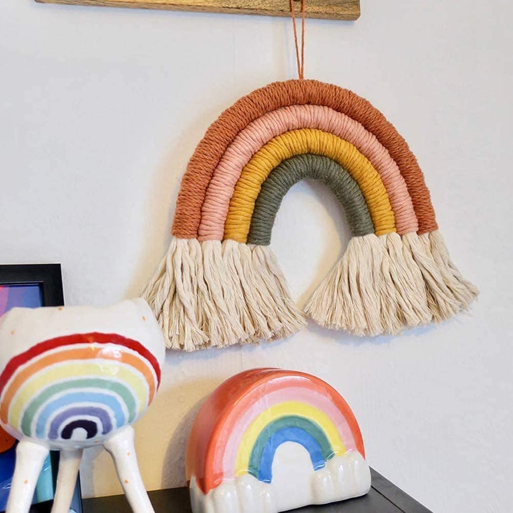 Geweven regenboog wandhanger – handgemaakte textielkunst – 8x8 inch