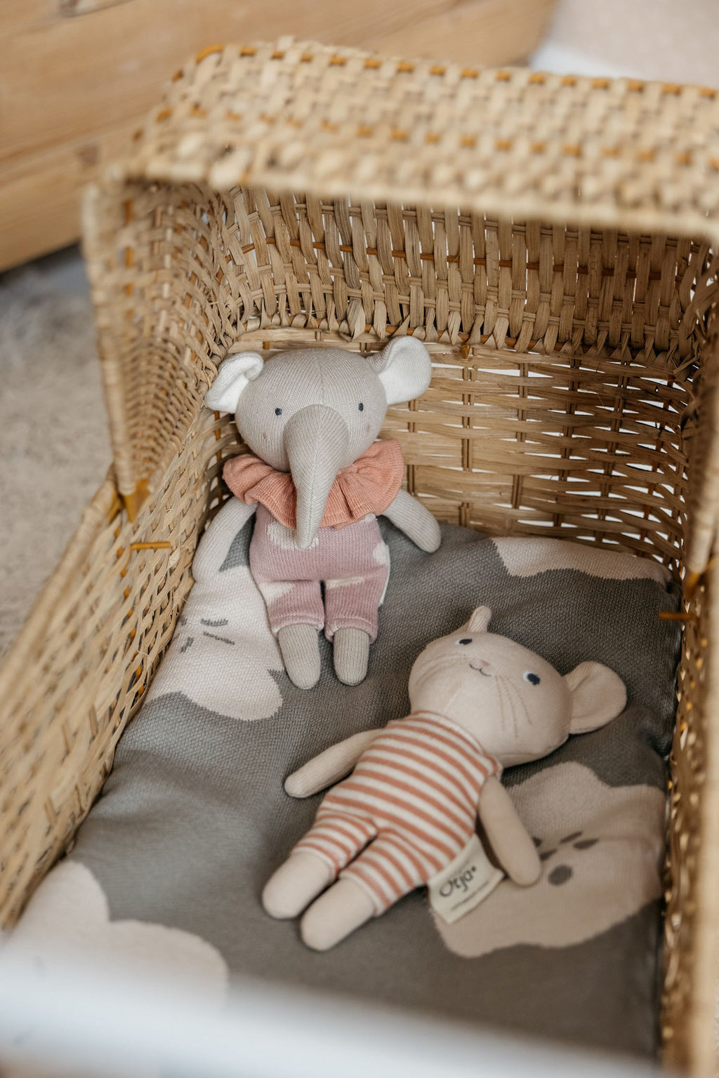 Gebreide speelgoed, babycadeau, olifant runa