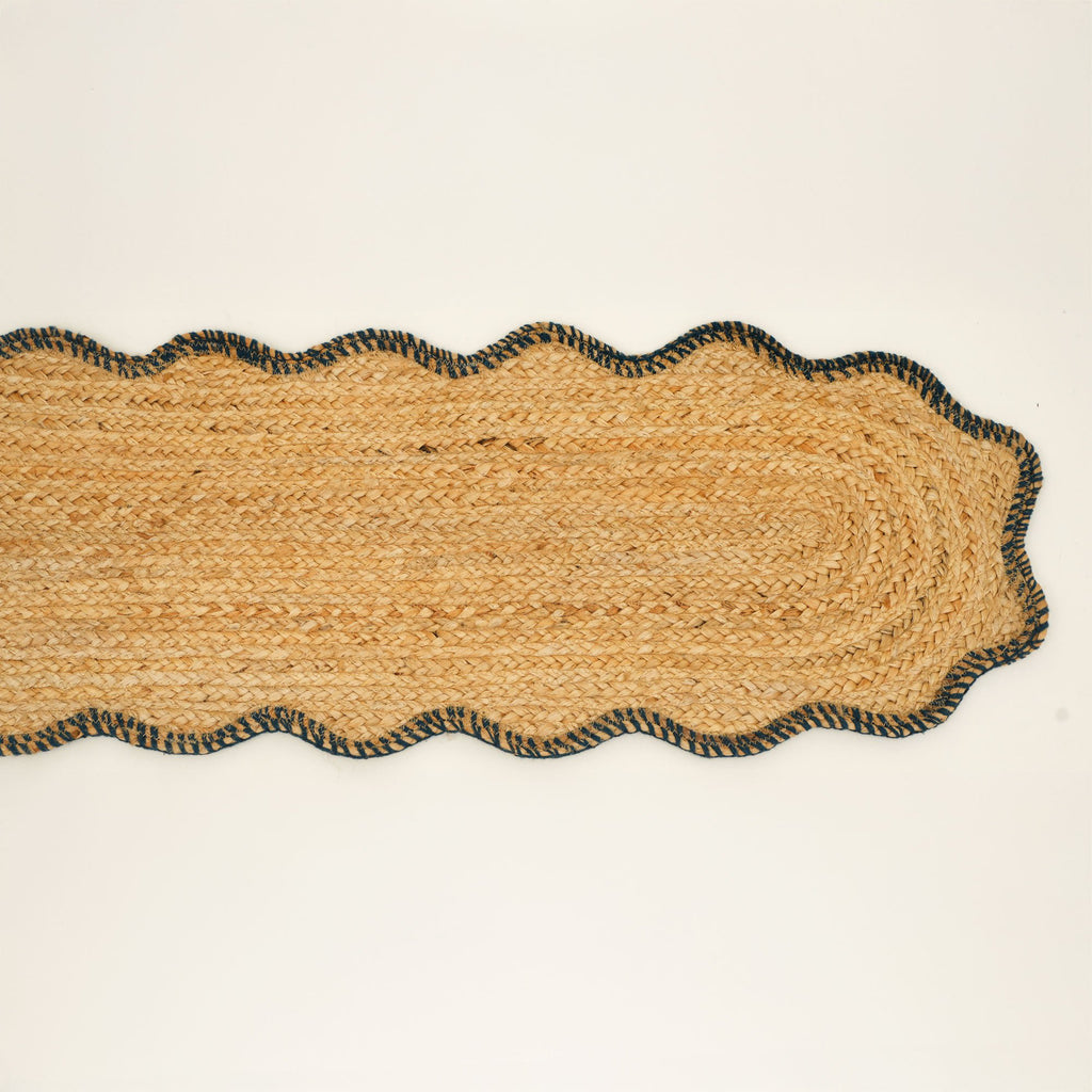 Handgemaakte blauwe jute tafelloper – milieuvriendelijk decor