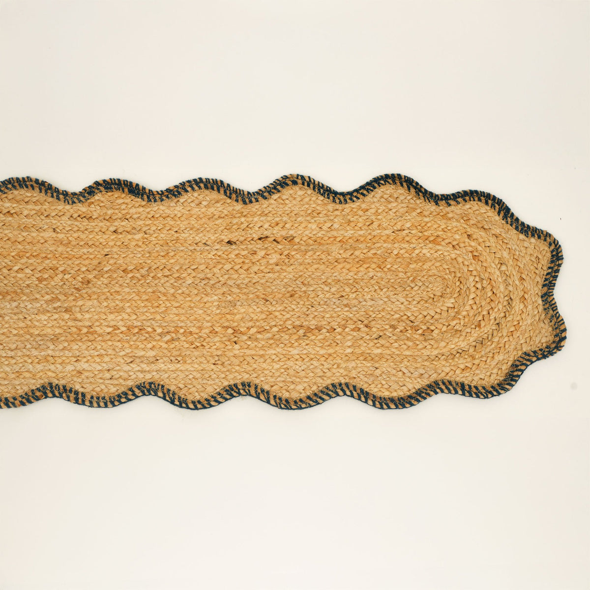 Handgemaakte blauwe jute tafelloper – milieuvriendelijk decor
