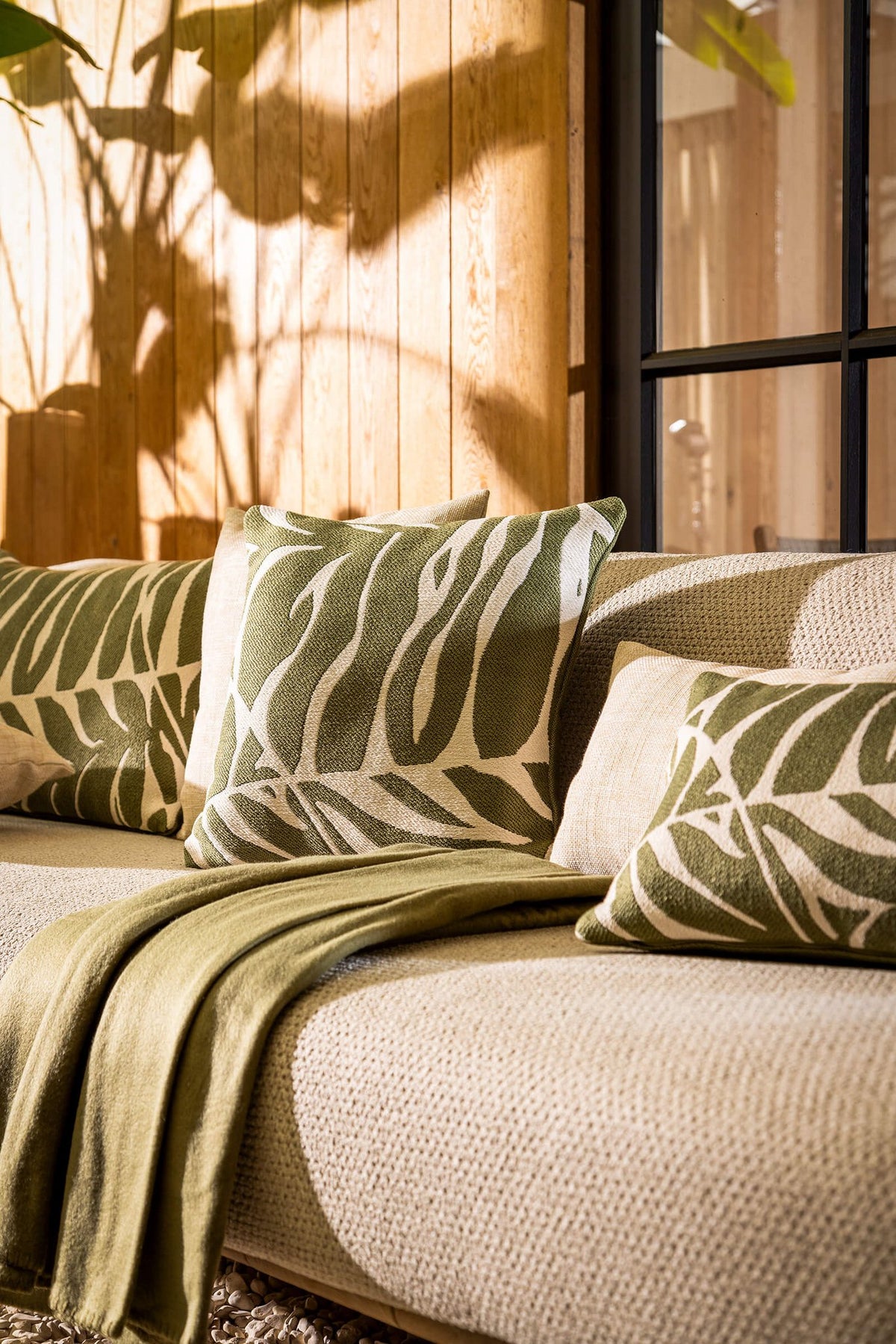 Dutch Decor Eden - Outdoor Cushion 45x45 cm - Mayfly - Green