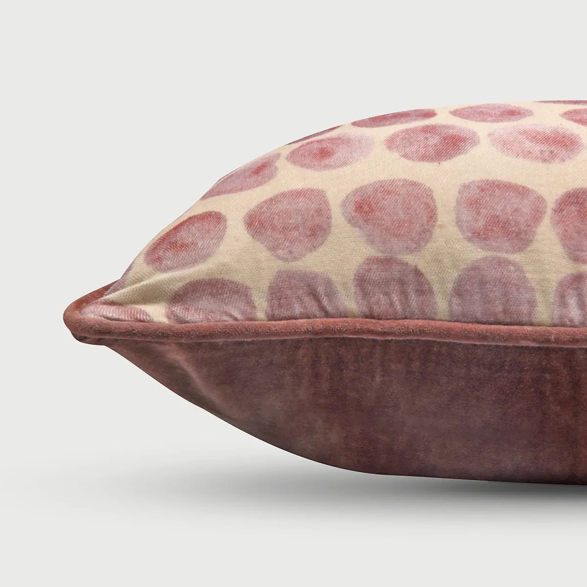 Kussenhoes | Polka Dot lavendel fluwelen kussenhoes van Sanctuary Living