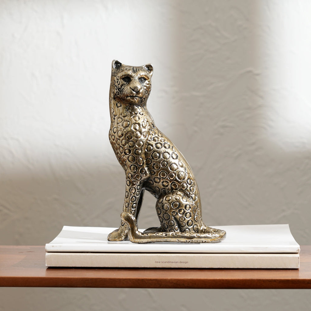 Handgemaakte gouden cheetah-sculptuur – aluminium kunst