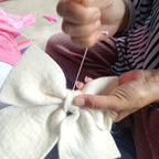 Luna-Leena strik groot hangerornament - gebroken wit - wol - handgemaakt in Nepal
