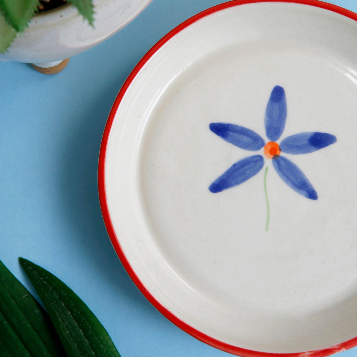 Blue Bloom Bord – Keramisch serviesgoed – Handgeschilderd bloemmotief – 5 inch