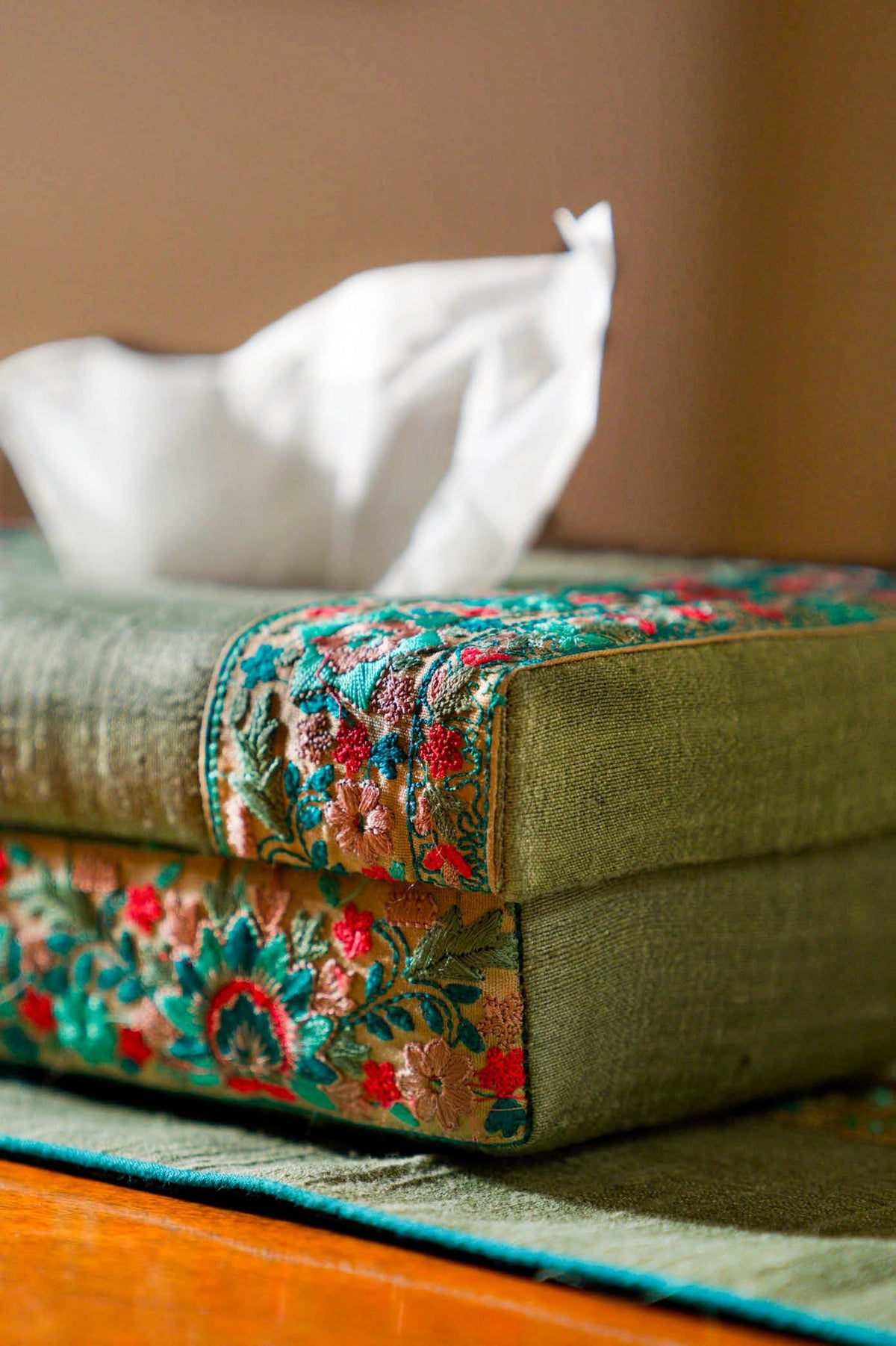 Dupion Zijden Tissue Box - Handgeweven, Bloemenborduurwerk