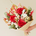 Romantisch gedroogd en kunstbloemen boeket - rood - groot