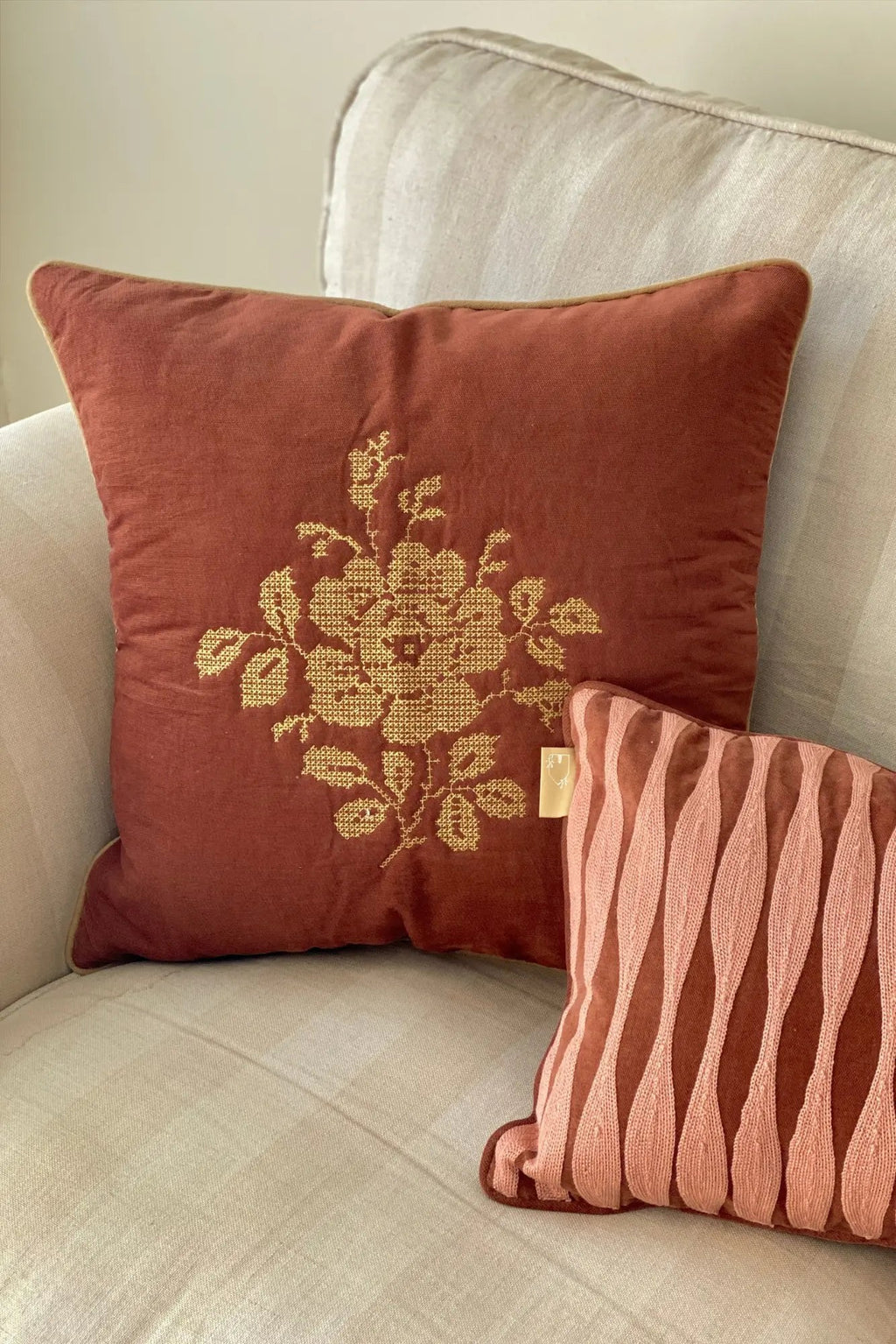 Kussenhoes | Camellia Rabarber Cross Stitch Kussenhoes van Sanctuary Living