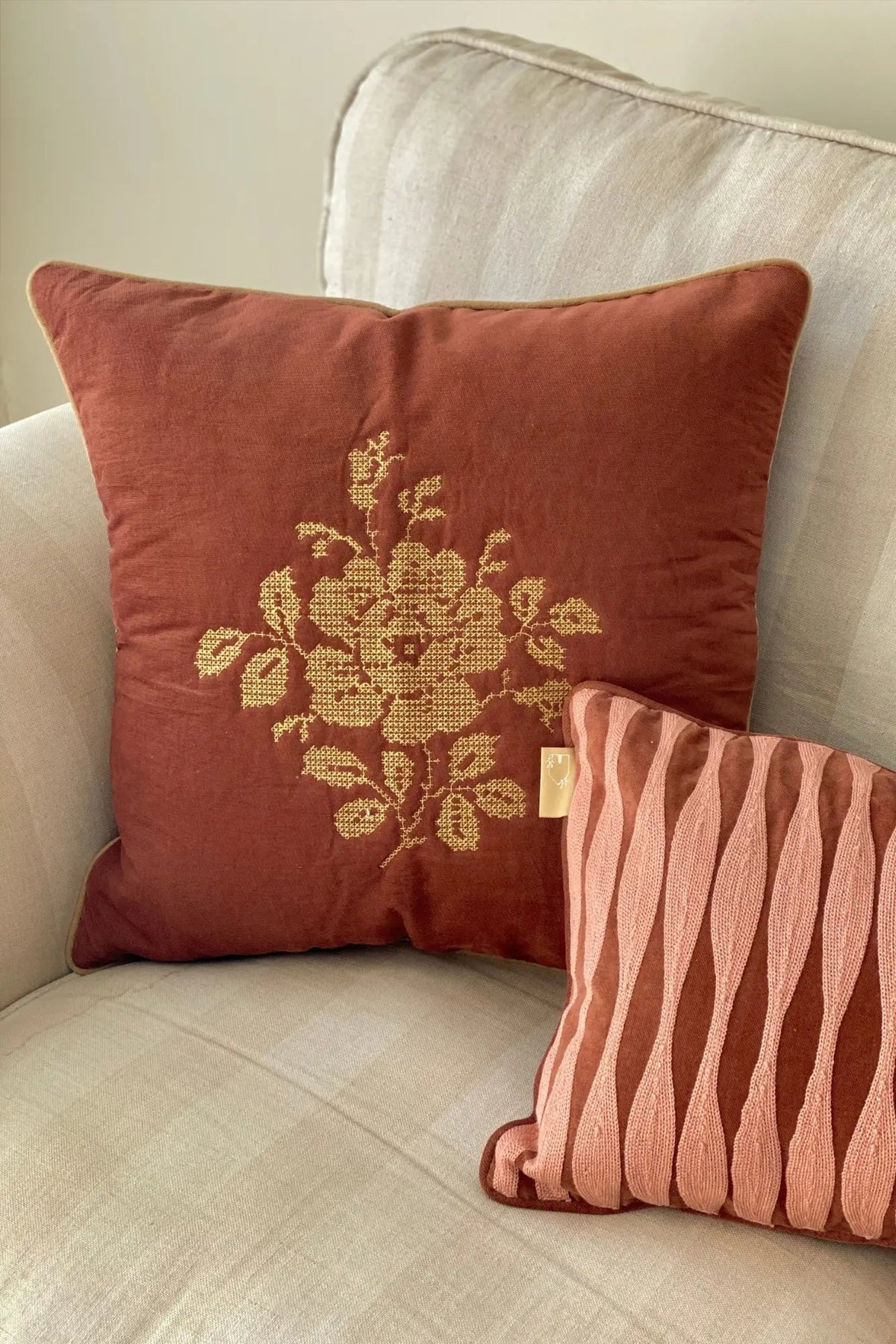 Kussenhoes | Camellia Rabarber Cross Stitch Kussenhoes van Sanctuary Living