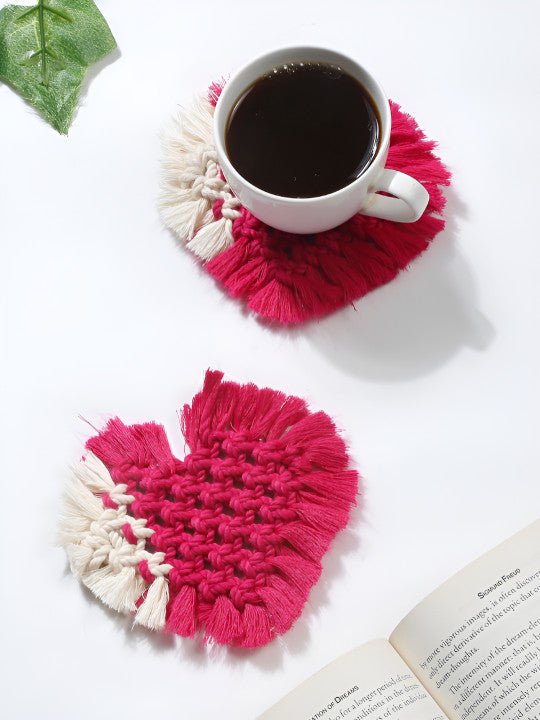 Tweekleurige hartvormige onderzetters – macrame geweven textiel – set van 2