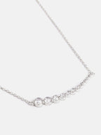 Ketting met kristallen accent – ​​modeaccessoire – constructie van messing met zilveren afwerking – veilige karabijnsluiting