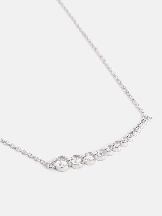 Ketting met kristallen accent – ​​modeaccessoire – constructie van messing met zilveren afwerking – veilige karabijnsluiting