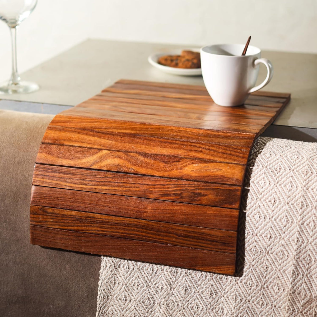 Houten flexibel opvouwbaar dienblad – organisator van bankarmleuningen – antislipontwerp – 17x11 inch