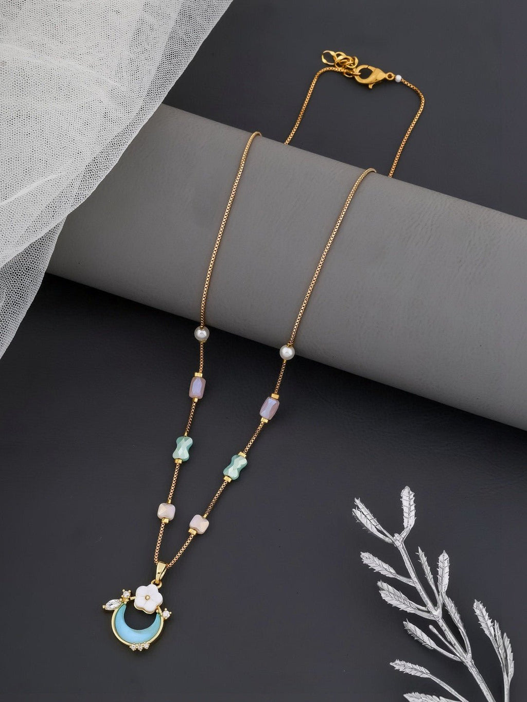 Vergulde messing ketting – Kristallen accent – ​​Boetieksieraden